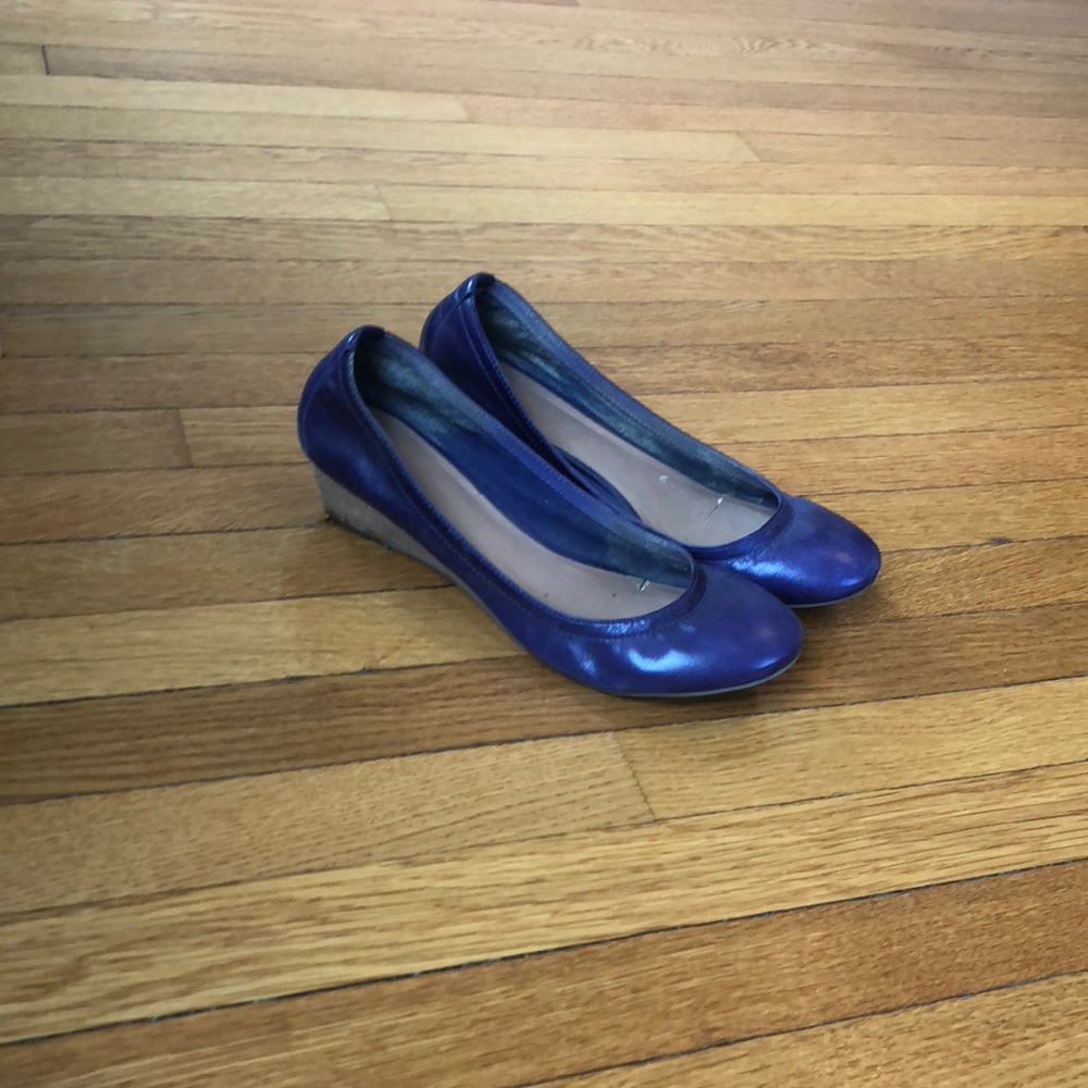 Jessica Simpson blue leather wedges